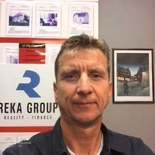 Dobrý den, jmenuji se Karel Křeček a budu váš důvěryhodný partner v oblasti nemovitostí. Moje kariéra v realitním průmyslu začala již v roce 1992, kdy jsem založil vlastní společnost.