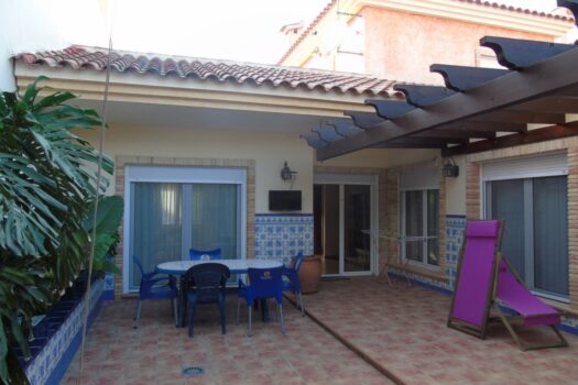 3 bedroom Townhouse for sale in Heredades