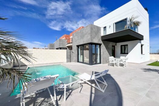 3 bedroom Villa for sale in Punta Prima