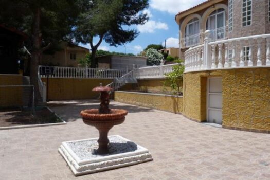 6 bedroom Villa for sale in Pinar de Campoverde
