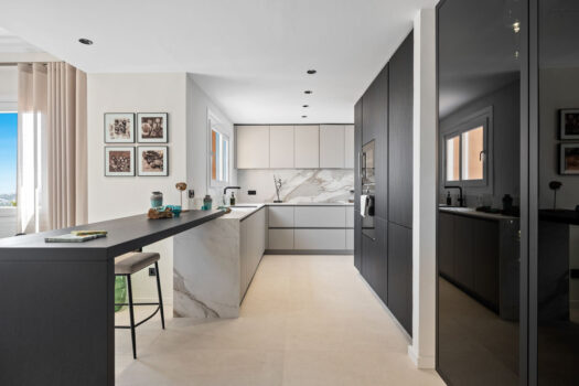 3 Bed roproperties.Penthouse Duplex Apartment for sale in Nueva Andalucia, Costa del Sol