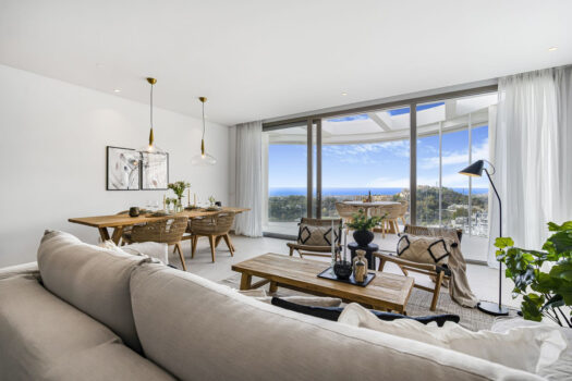 2 Bed Penthouse Apartment for sale in Benahavis, Costa del Sol