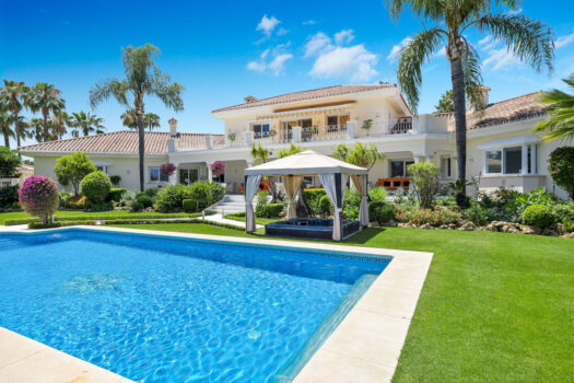 6 Bed Detached Villa for sale in Nueva Andalucia, Costa del Sol