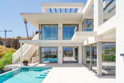 5 Bed Detached Villa for sale in Estepona, Costa del Sol