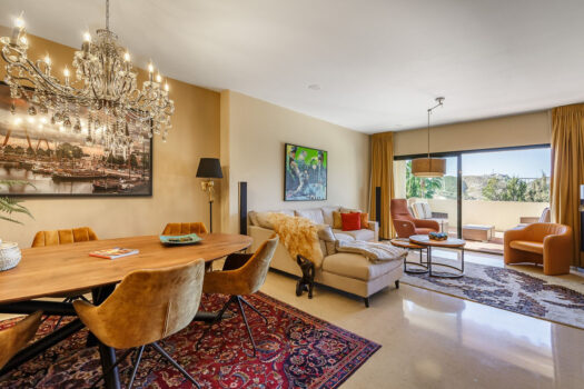 3 Bed Middle Floor Apartment for sale in Benahavis, Costa del Sol