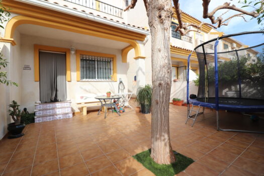 3 bedroom Townhouse for sale in Daya Nueva