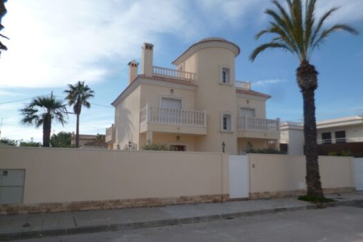5 bedroom Villa for sale in Cabo Roig