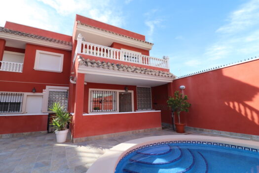 3 bedroom Townhouse for sale in Redovan