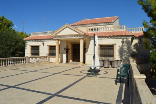 8 bedroom Villa for sale in Algorfa