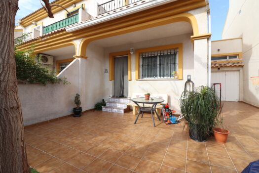 3 bedroom Townhouse for sale in Daya Nueva