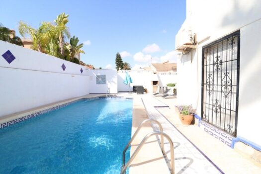 4 bedroom Villa for sale in Torrevieja
