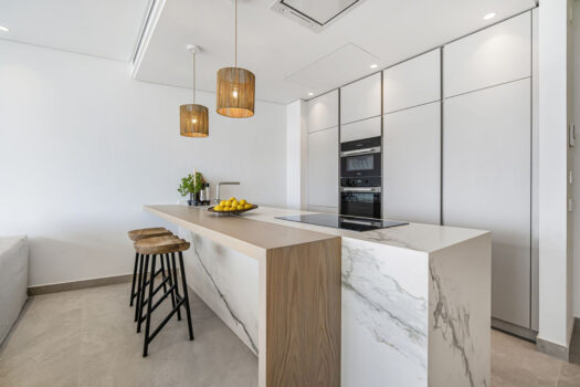 2 Bed Penthouse Apartment for sale in Benahavis, Costa del Sol