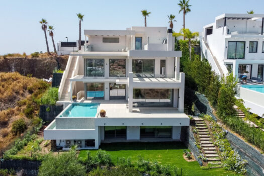 5 Bed Detached Villa for sale in Estepona, Costa del Sol