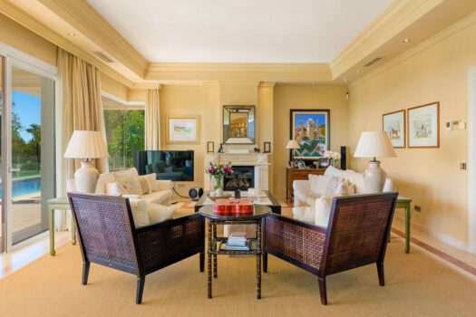 5 Bed Detached Villa for sale in Benahavis, Costa del Sol