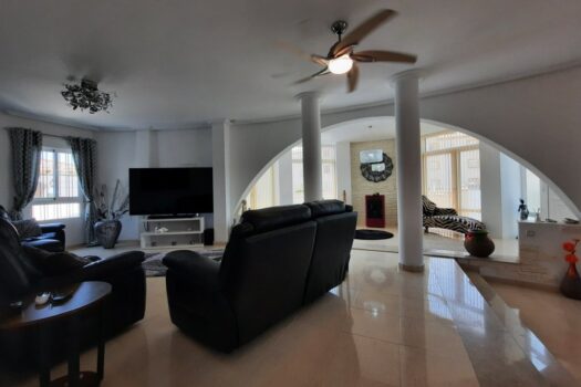 5 bedroom Villa for sale in Villamartin