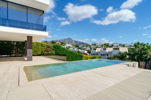 5 Bed Detached Villa for sale in Nueva Andalucia, Costa del Sol