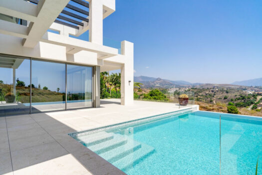 5 Bed Detached Villa for sale in Estepona, Costa del Sol