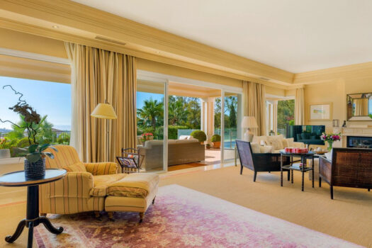 5 Bed Detached Villa for sale in Benahavis, Costa del Sol