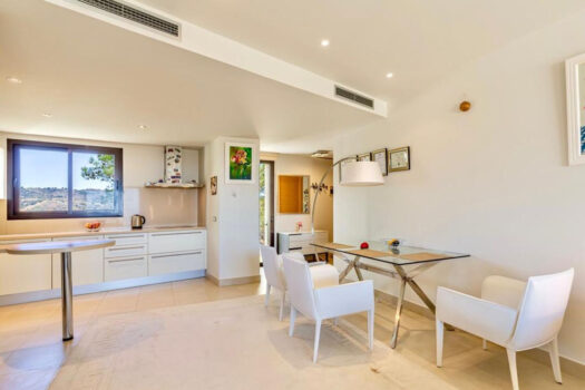 2 Bed Middle Floor Apartment for sale in Altos de los Monteros, Costa del Sol