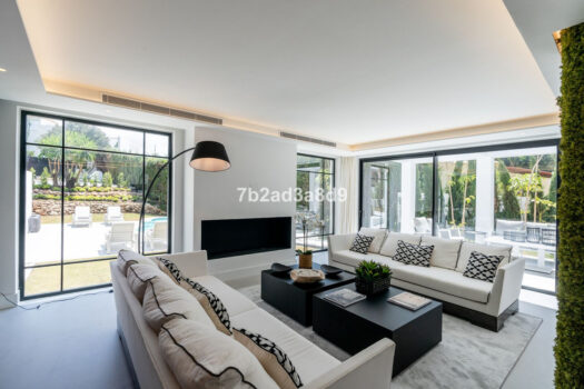 Samostatná 5 lůžková vila na prodej v Nueva Andalucia, Costa del Sol