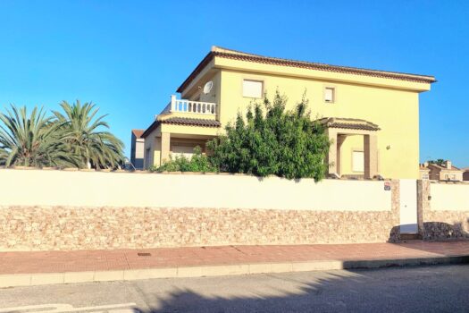 3 bedroom Villa for sale in Monteazul