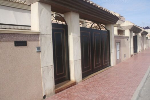 2 bedroom Townhouse for sale in Torrevieja