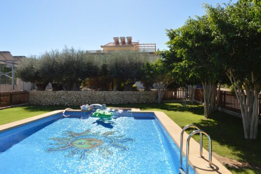 8 bedroom Villa for sale in Algorfa