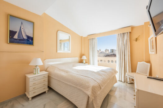 2 Bed Middle Floor Apartment for sale in Benalmadena, Costa del Sol