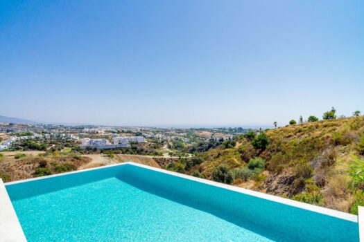 5 Bed Detached Villa for sale in Estepona, Costa del Sol
