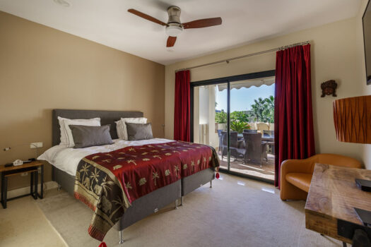 3 Bed Middle Floor Apartment for sale in Benahavis, Costa del Sol