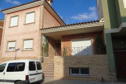 3 bedroom Townhouse for sale in Heredades