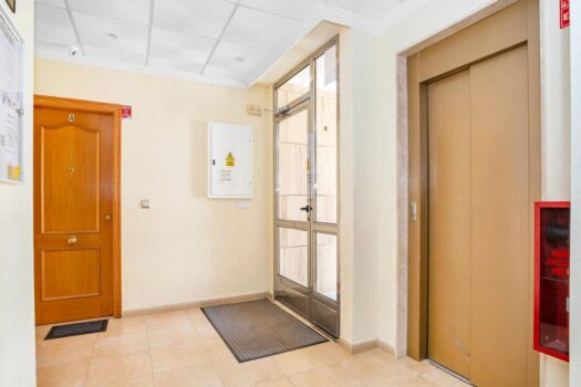 Fantastic apartment with swimming pool in the solarium