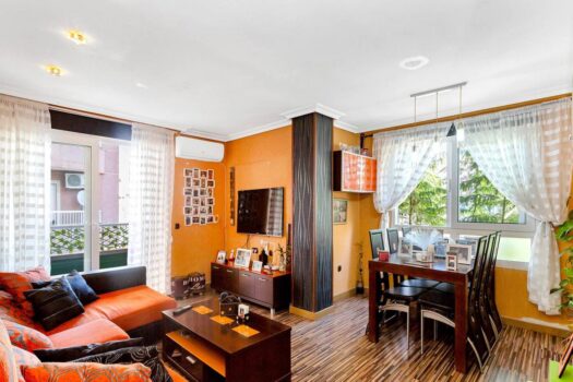 SPACIOUS AND BRIGHT APARTMENT