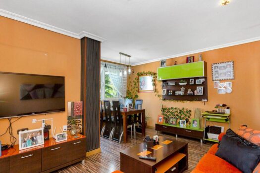 SPACIOUS AND BRIGHT APARTMENT