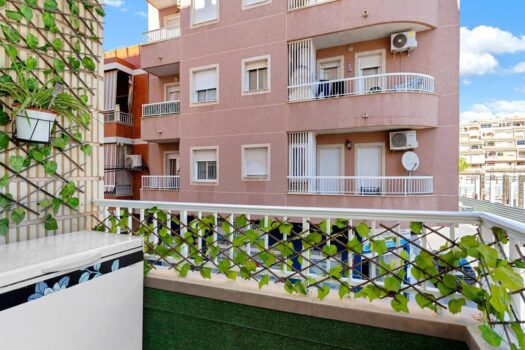 SPACIOUS AND BRIGHT APARTMENT