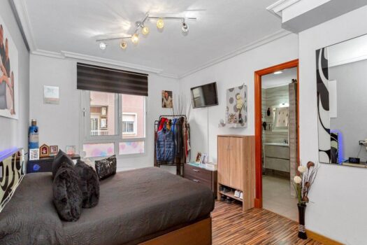 SPACIOUS AND BRIGHT APARTMENT