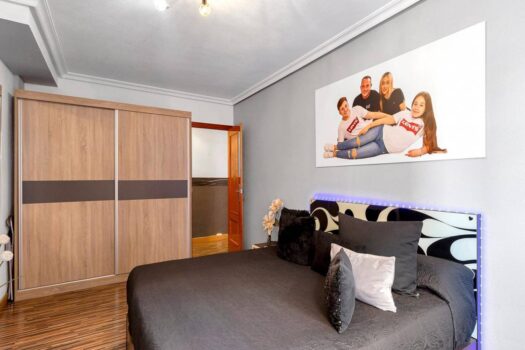 SPACIOUS AND BRIGHT APARTMENT