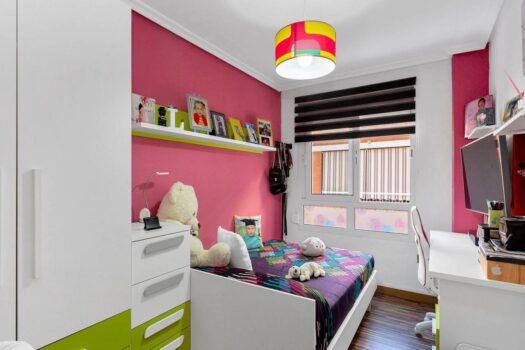 SPACIOUS AND BRIGHT APARTMENT