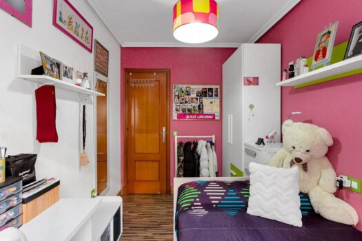 SPACIOUS AND BRIGHT APARTMENT