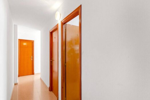 SPACIOUS AND BRIGHT APARTMENT