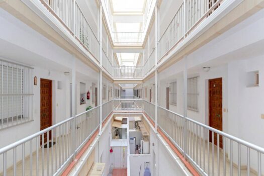 Fantastic one-bedroom flat 200 metres from the sea.-PRODANO