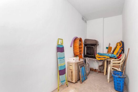 2 bedroom house with pool, garage and storage room