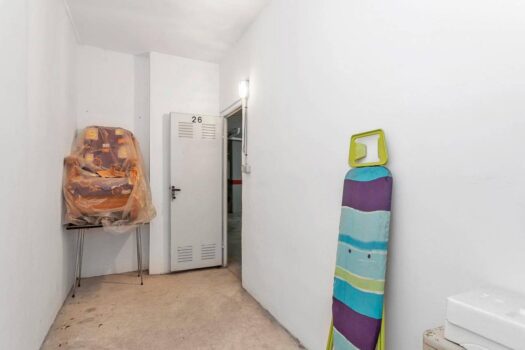 2 bedroom house with pool, garage and storage room