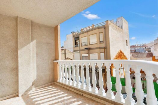 SOUTH apartment with 3 bedrooms with large terrace 250 m away. of the Natural Pools of Playa del Cur