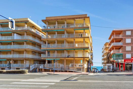 Fantastic front line apartment to renovate to your liking and at an incredible price!!