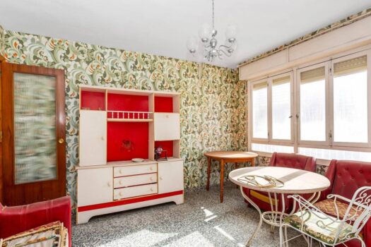 Fantastic front line apartment to renovate to your liking and at an incredible price!!