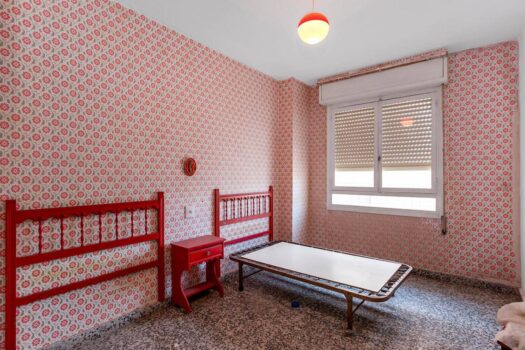 Fantastic front line apartment to renovate to your liking and at an incredible price!!