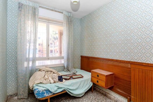 Fantastic front line apartment to renovate to your liking and at an incredible price!!