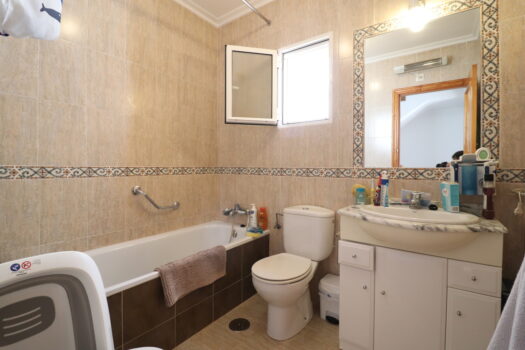 3 bedroom Townhouse for sale in Daya Nueva