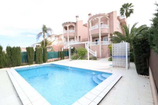 3 bedroom Villa for sale in Torrevieja